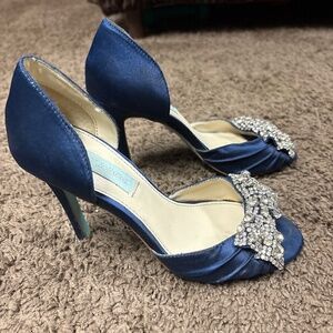 Betsy Johnson blue rhinestone bow heels, size 6